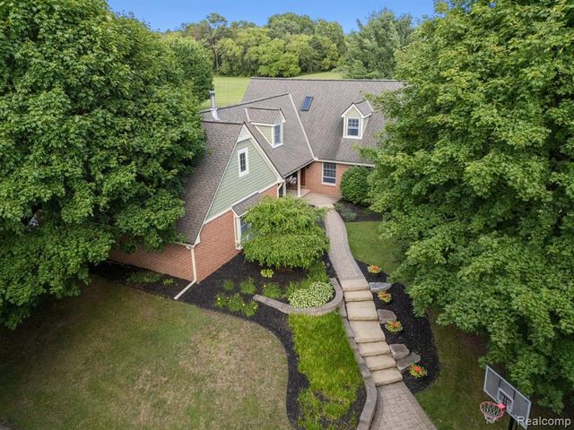 5010 Mallards Landing, Highland, MI 48357