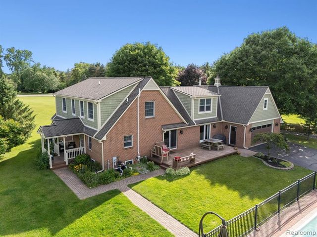 5010 Mallards Landing, Highland, MI 48357