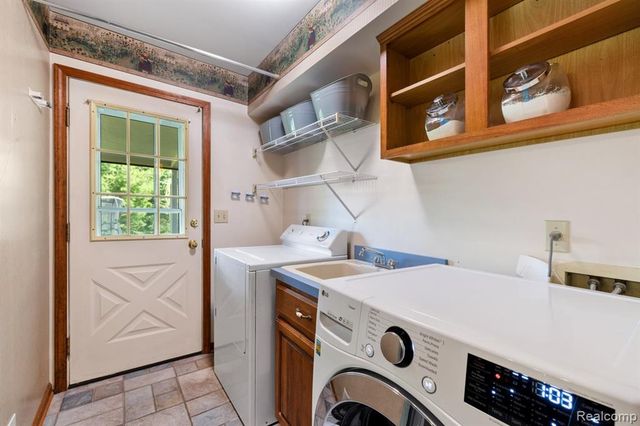 5010 Mallards Landing, Highland, MI 48357