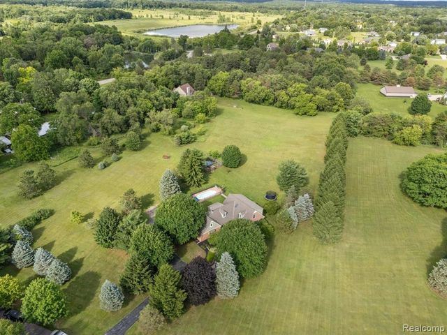 5010 Mallards Landing, Highland, MI 48357