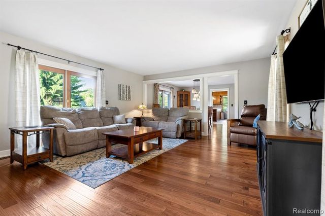 5010 Mallards Landing, Highland, MI 48357