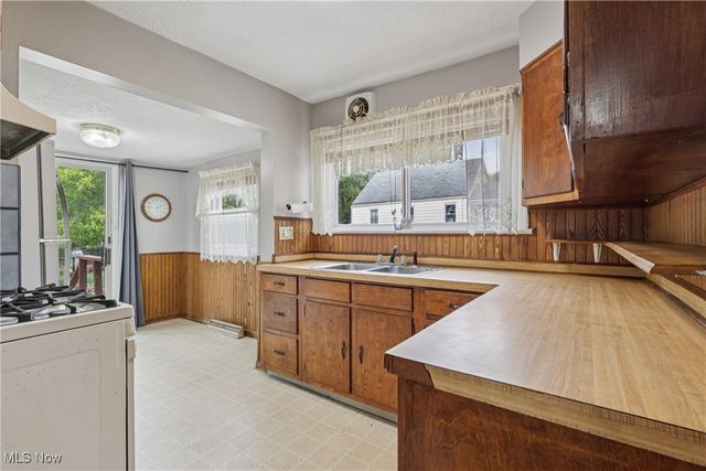 1674 Betz Drive, Akron, OH 44306