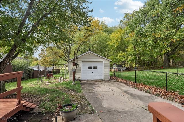 1674 Betz Drive, Akron, OH 44306