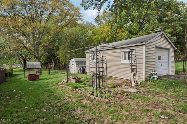 1674 Betz Drive, Akron, OH 44306