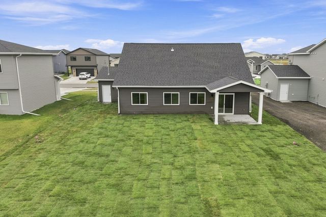 6281 86th Avenue S, Horace, ND 58047
