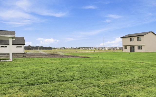 6281 86th Avenue S, Horace, ND 58047