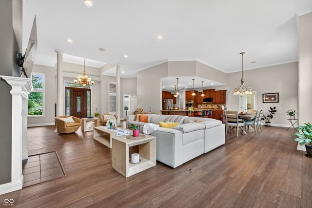 3355 W Carr Hill Road, Columbus, IN 47201