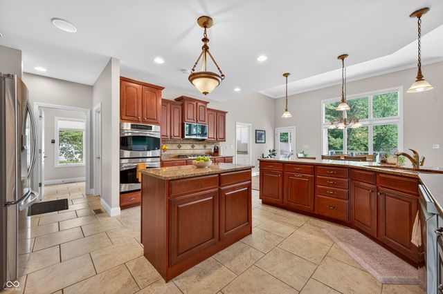 3355 W Carr Hill Road, Columbus, IN 47201