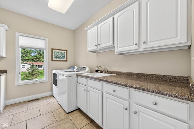 3355 W Carr Hill Road, Columbus, IN 47201