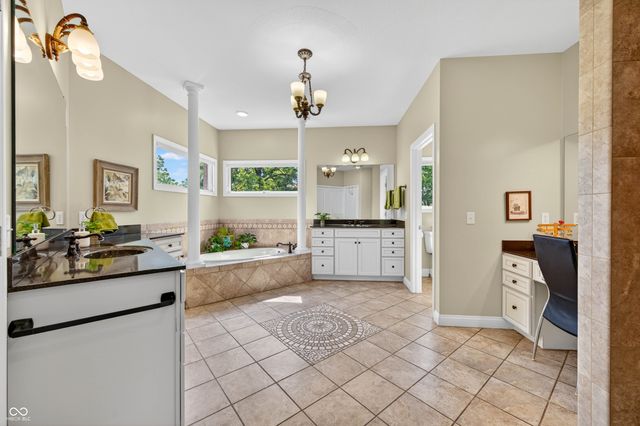 3355 W Carr Hill Road, Columbus, IN 47201