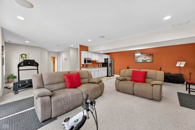 3355 W Carr Hill Road, Columbus, IN 47201