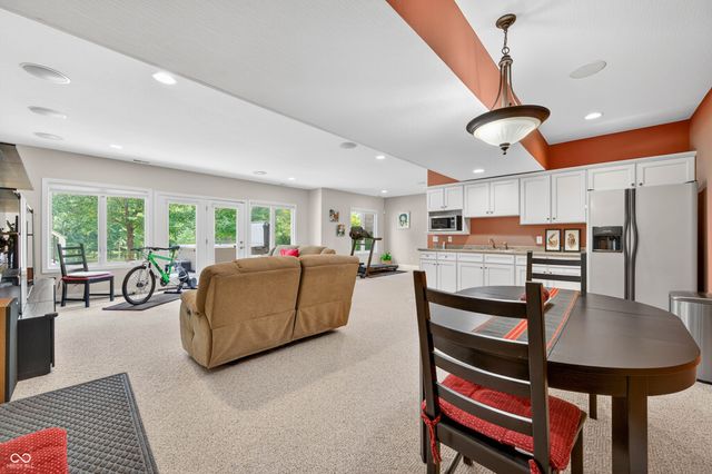 3355 W Carr Hill Road, Columbus, IN 47201
