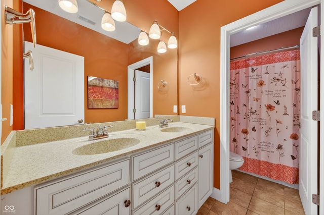 3355 W Carr Hill Road, Columbus, IN 47201