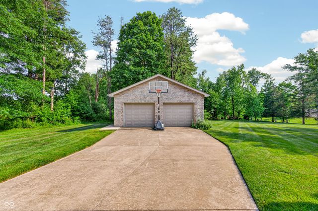 3355 W Carr Hill Road, Columbus, IN 47201