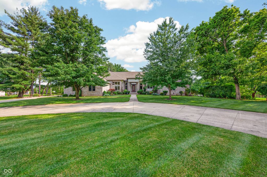 3355 W Carr Hill Road, Columbus, IN 47201