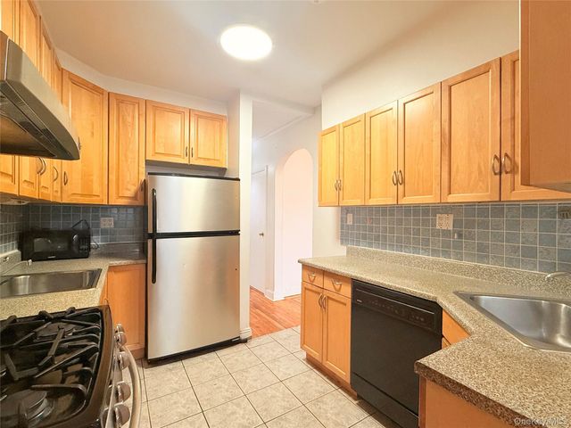146-18 59th Avenue, Flushing, NY 11355