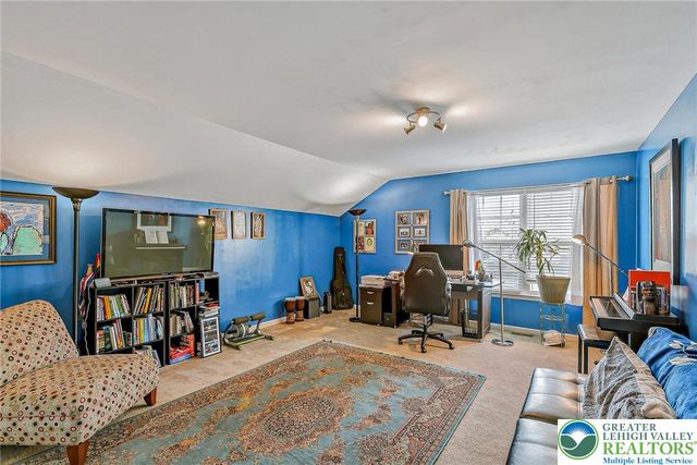 2560 Country Top Trail, Bethlehem City, PA 18020
