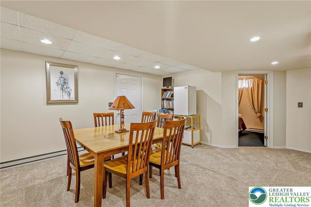 2560 Country Top Trail, Bethlehem City, PA 18020