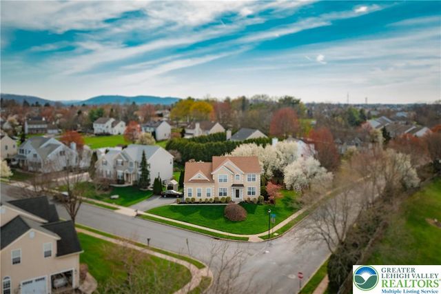 2560 Country Top Trail, Bethlehem City, PA 18020