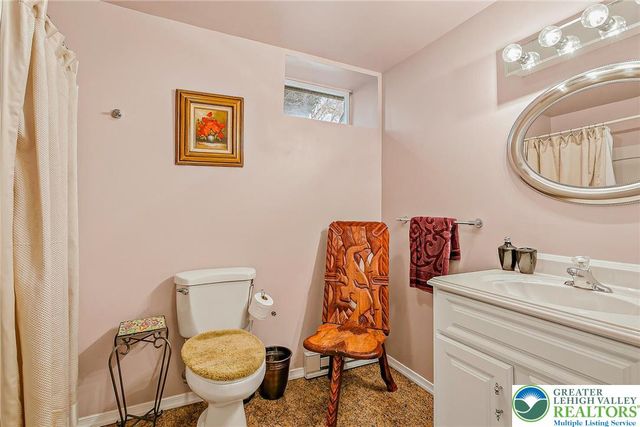 2560 Country Top Trail, Bethlehem City, PA 18020
