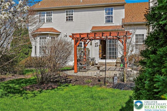 2560 Country Top Trail, Bethlehem City, PA 18020