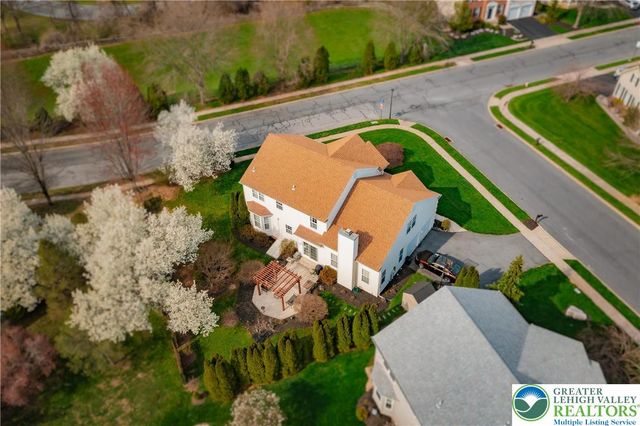 2560 Country Top Trail, Bethlehem City, PA 18020