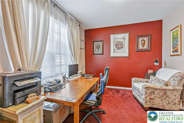 2560 Country Top Trail, Bethlehem City, PA 18020
