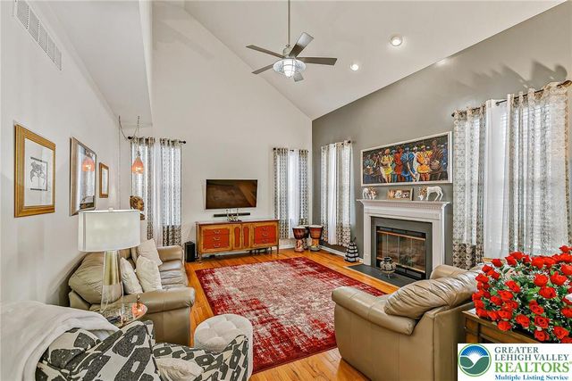 2560 Country Top Trail, Bethlehem City, PA 18020