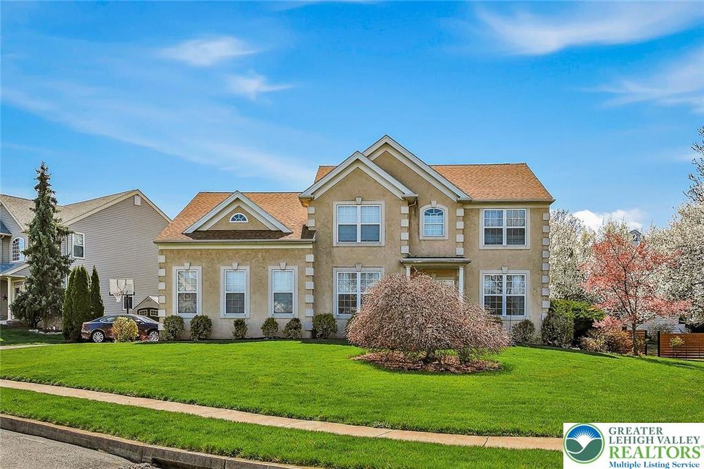 2560 Country Top Trail, Bethlehem City, PA 18020