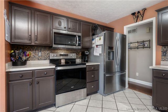 1704 Sterling Oaks Drive, Sellersburg, IN 47172