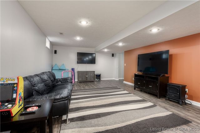 1704 Sterling Oaks Drive, Sellersburg, IN 47172