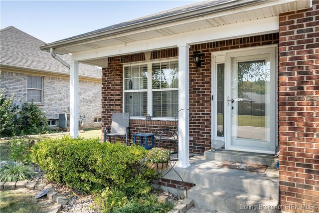 1704 Sterling Oaks Drive, Sellersburg, IN 47172