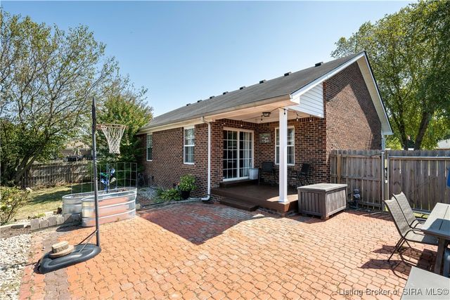 1704 Sterling Oaks Drive, Sellersburg, IN 47172