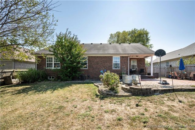 1704 Sterling Oaks Drive, Sellersburg, IN 47172