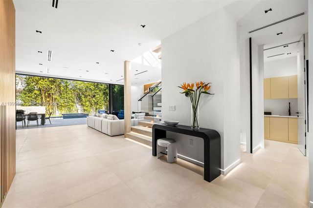 325 W 63rd St, Miami Beach, FL 33141