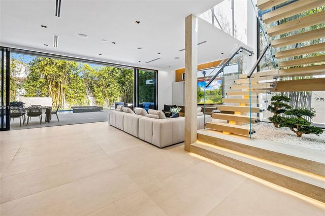 325 W 63rd St, Miami Beach, FL 33141