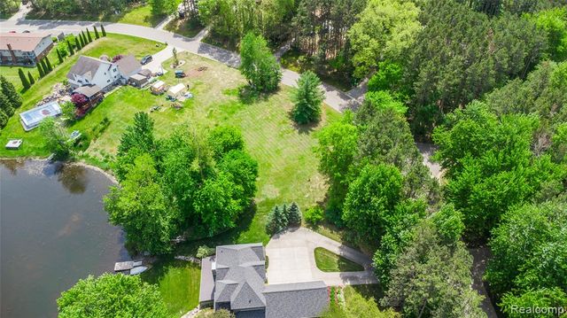 9076 Pineview Lake Court, Linden, MI 48451