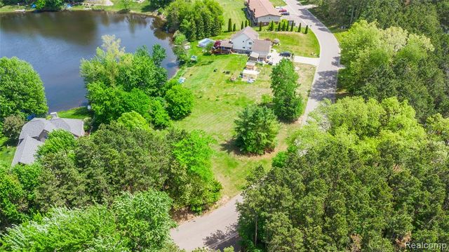 9076 Pineview Lake Court, Linden, MI 48451