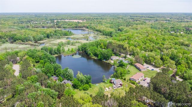 9076 Pineview Lake Court, Linden, MI 48451