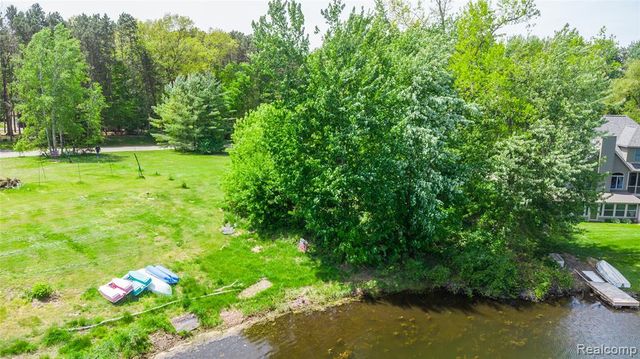 9076 Pineview Lake Court, Linden, MI 48451