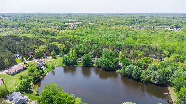 9076 Pineview Lake Court, Linden, MI 48451