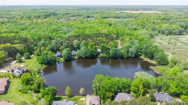 9076 Pineview Lake Court, Linden, MI 48451