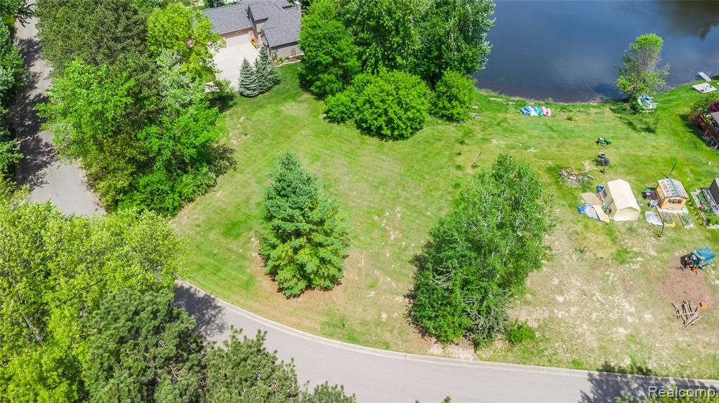 9076 Pineview Lake Court, Linden, MI 48451
