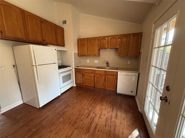 6710 Circle S RD B, Austin, TX 78745