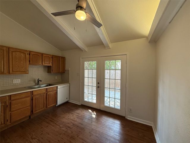 6710 Circle S RD B, Austin, TX 78745