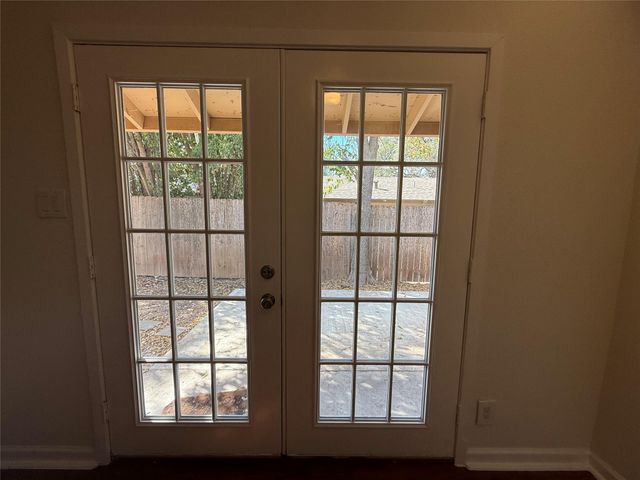 6710 Circle S RD B, Austin, TX 78745