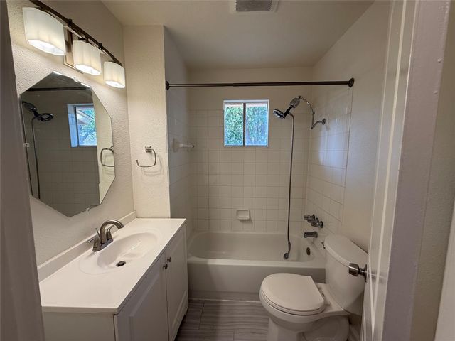 6710 Circle S RD B, Austin, TX 78745