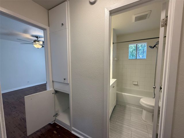 6710 Circle S RD B, Austin, TX 78745
