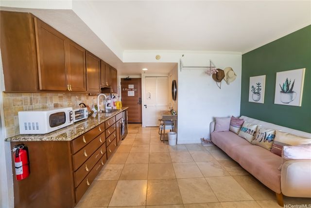 2045 Kalakaua Avenue 611, Honolulu, HI 96815