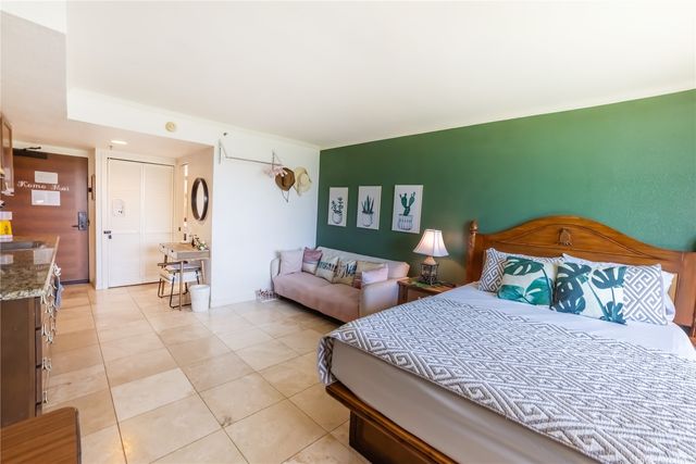 2045 Kalakaua Avenue 611, Honolulu, HI 96815